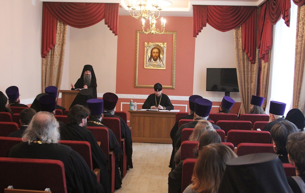 Митрополит Владимир возглавил расширенное заседание Епархиального совета