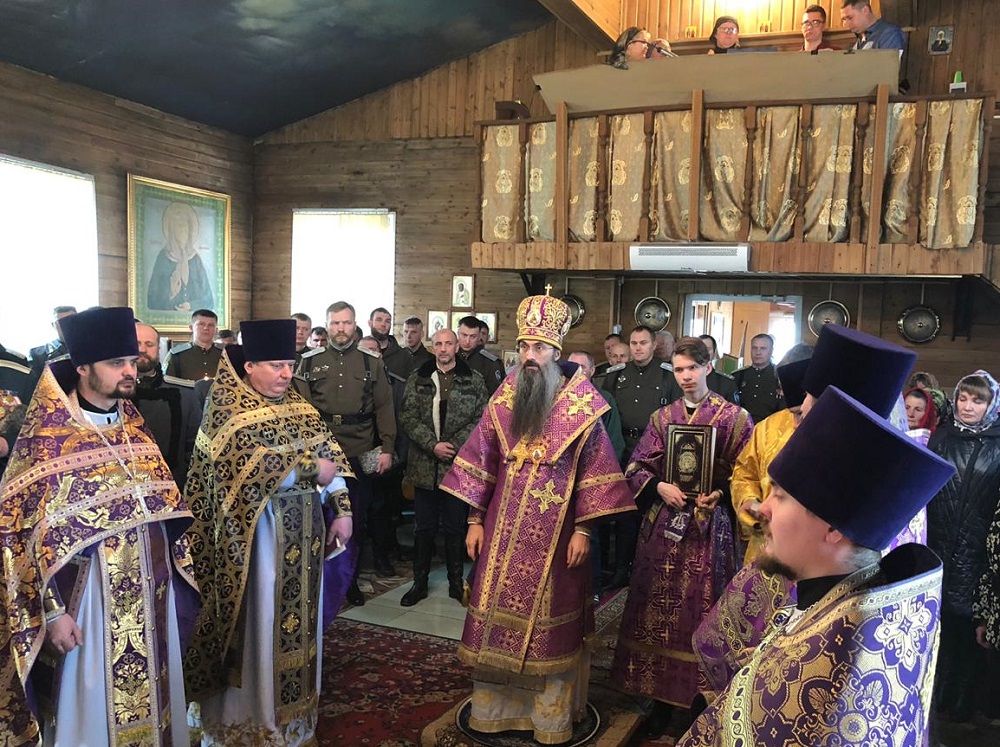 Епископ Иннокентий совершил литургию в день праздника храма св. Алексия, человека Божия