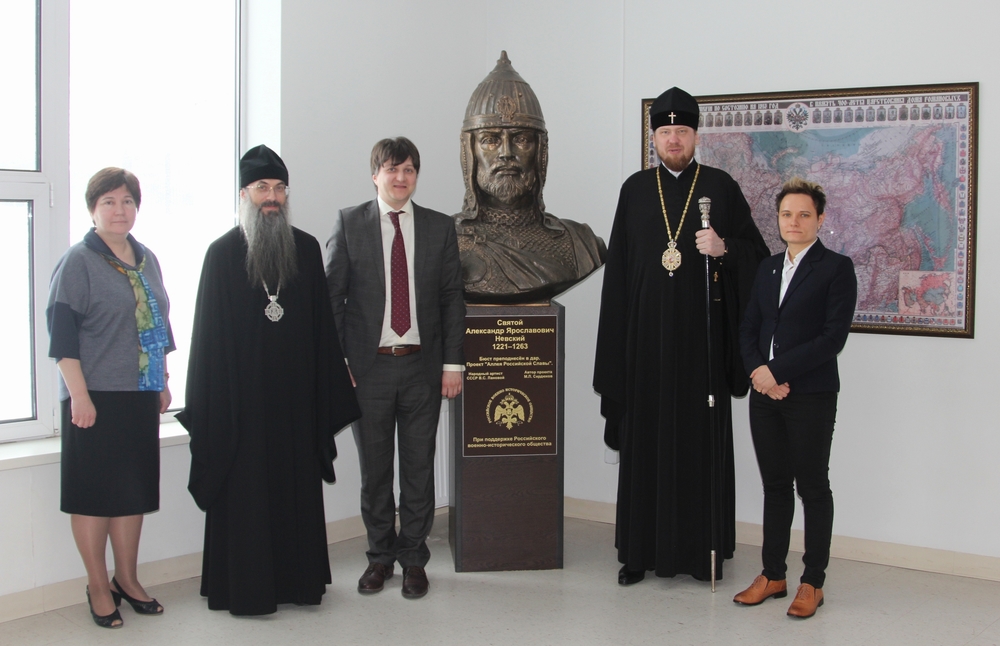 Митрополит Владимир посетил Школу искусств и гуманитарных наук ДВФУ