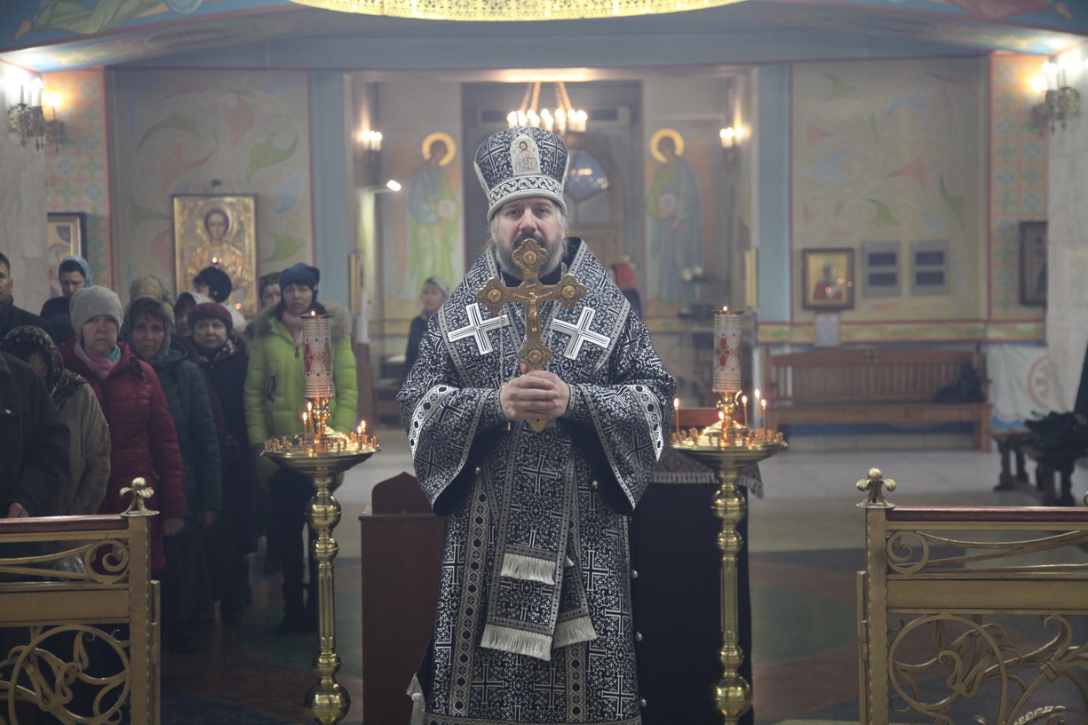 Епископ Николай совершил Литургию Преждеосвященных Даров в Кафедральном соборе Находки