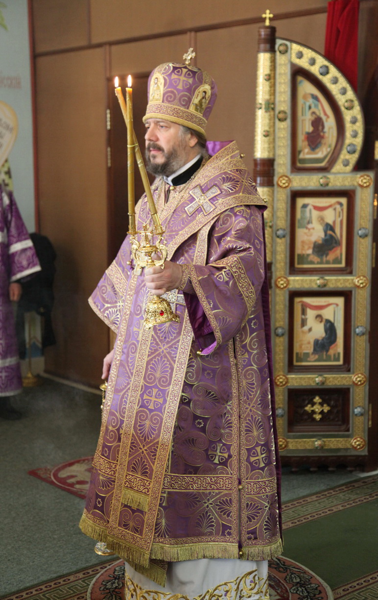 Епископ Находкинский и Преображенский Николай совершил Божественную Литургию свт. Василия Великого в Казанском Кафедральном соборе г. Находка