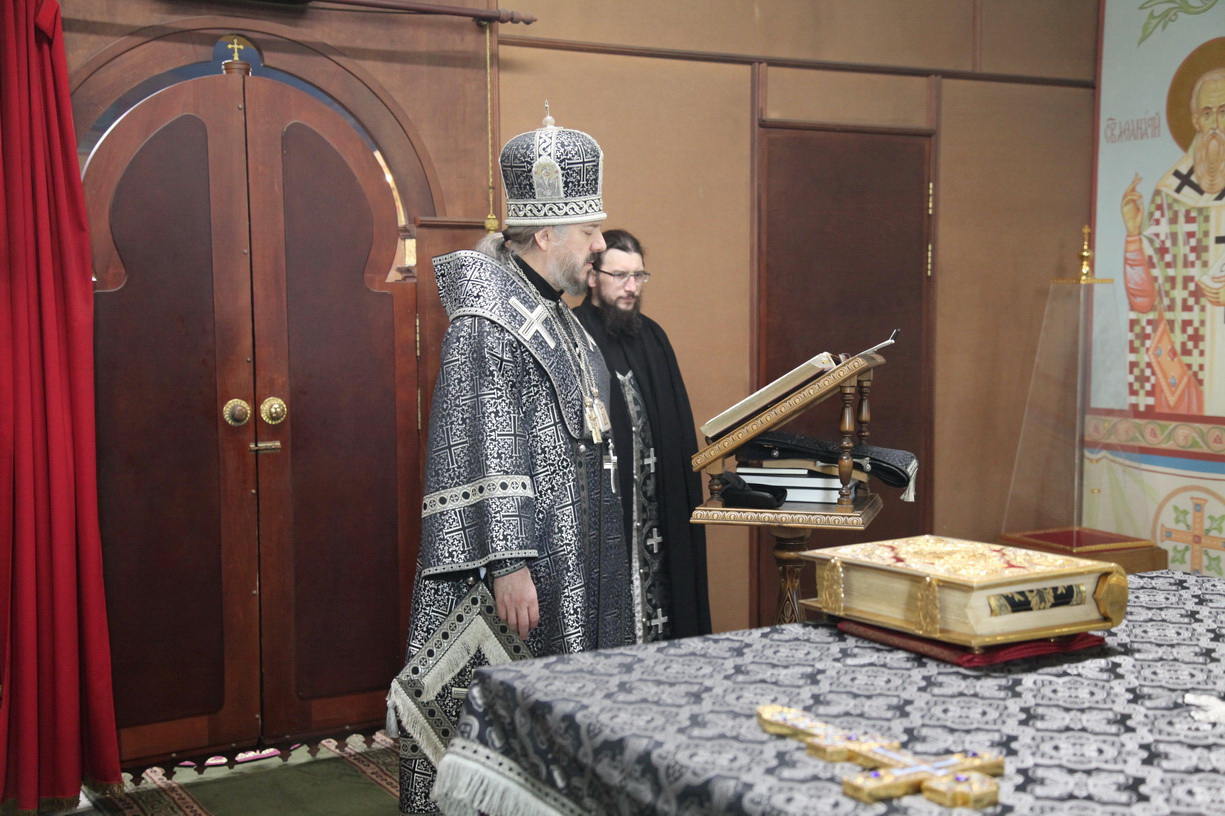 Епископ Николай совершил Литургию Преждеосвященных Даров в Кафедральном соборе Находки