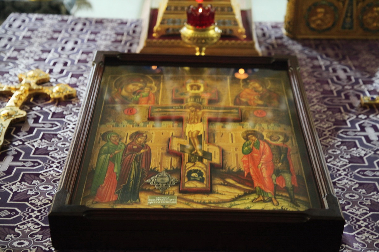 31 марта, в неделю Крестопоклонную, епископ Находкинский и Преображенский Николай совершил Божественную литургию свт. Василия Великого в Кафедральном Казанском соборе г. Находки