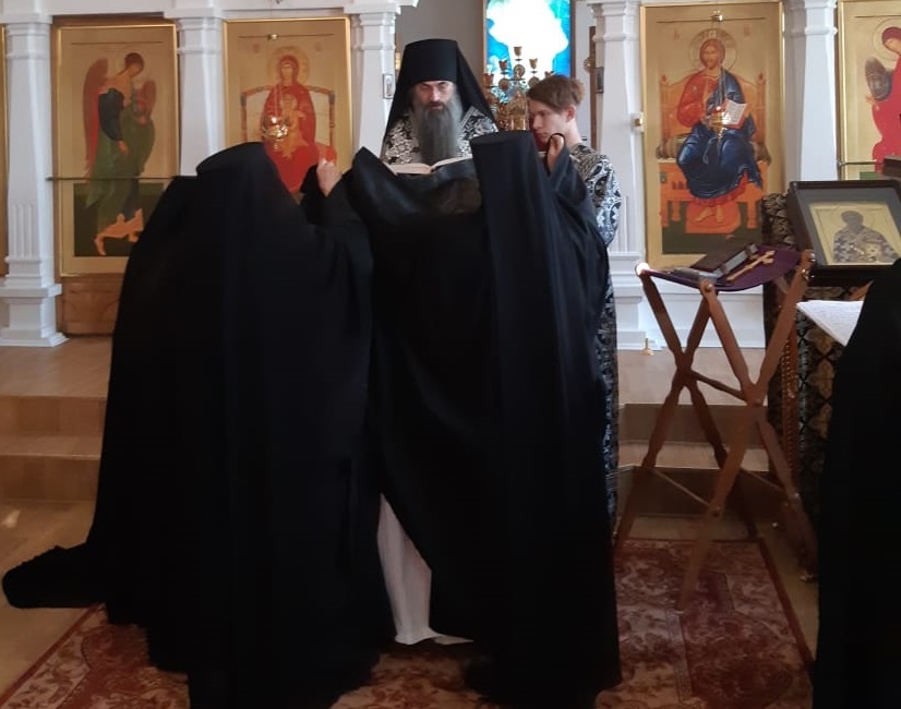 Епископ Иннокентий совершил постриг в женском монастыре