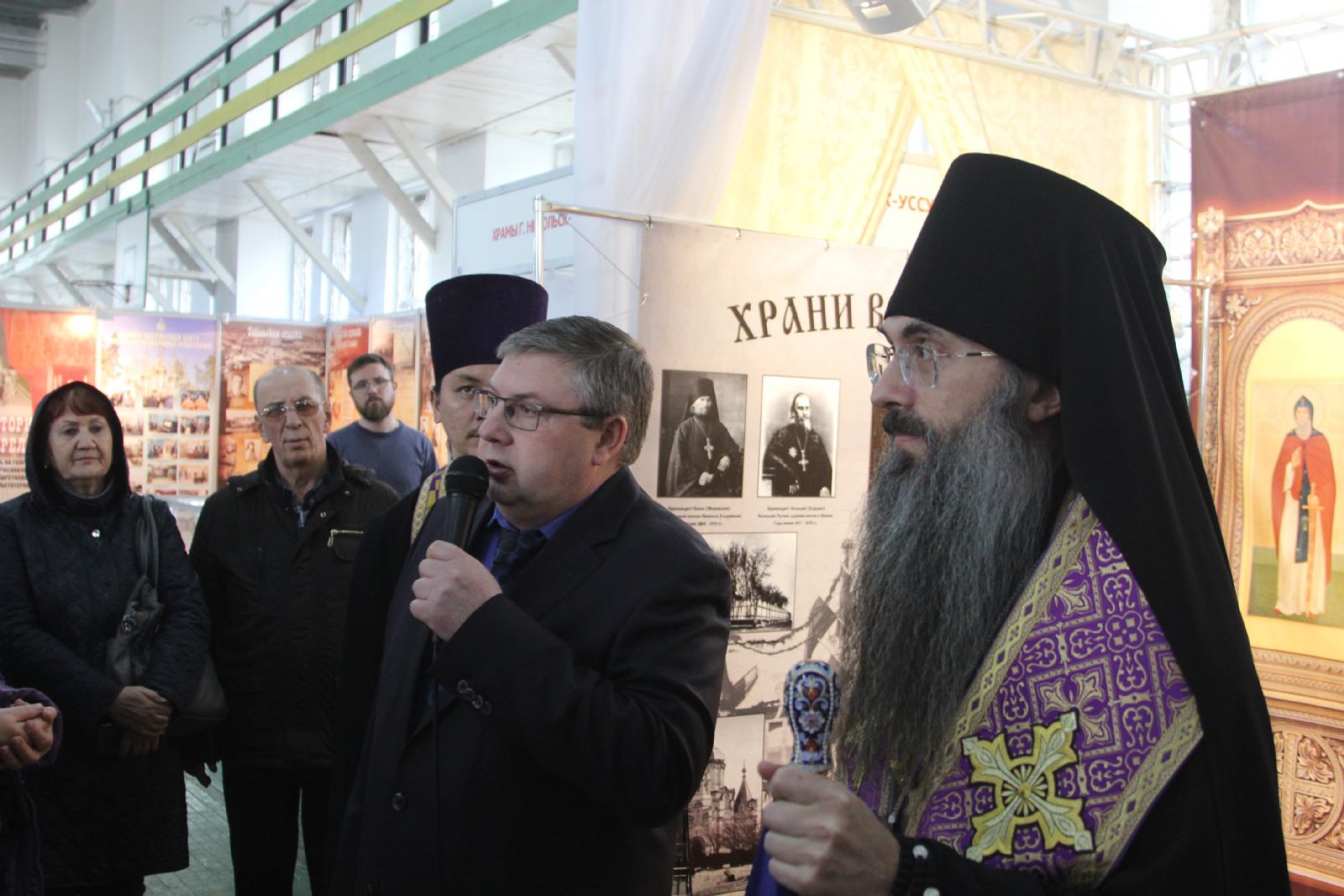 Епископ Иннокентий совершил молебен и объявил о закрытии православной выставки