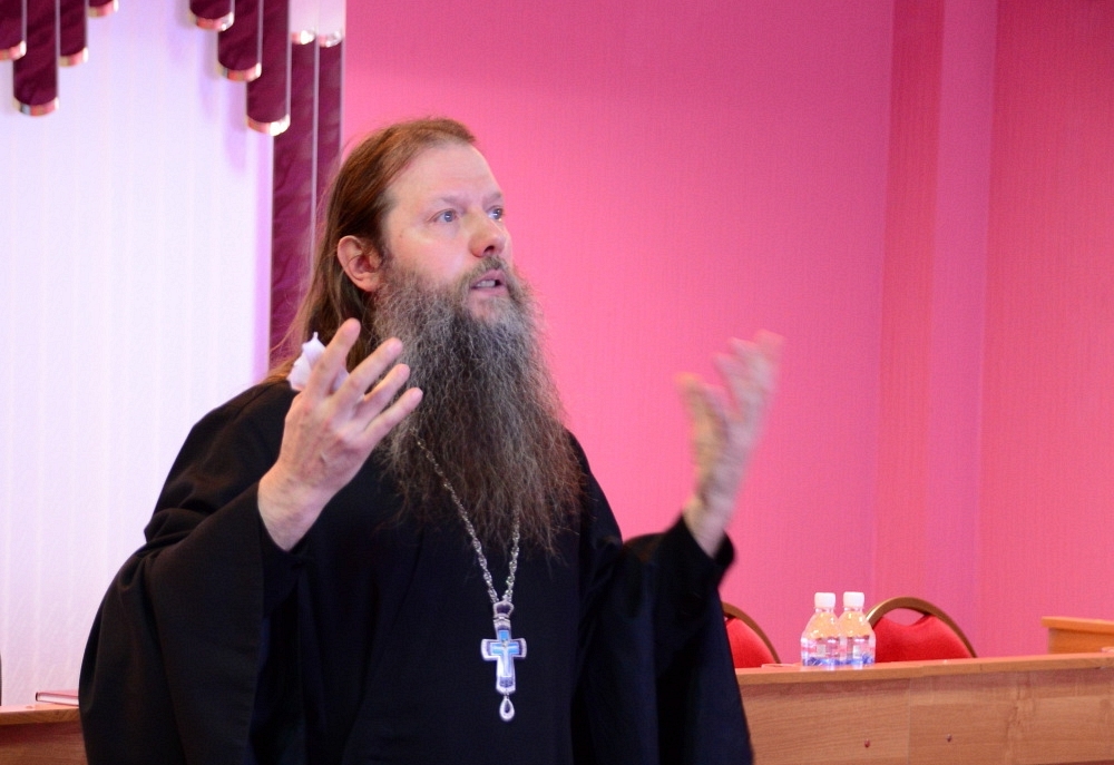 Встречи со священником Артемием Владимировым на площадках выставки в СК «Динамо»