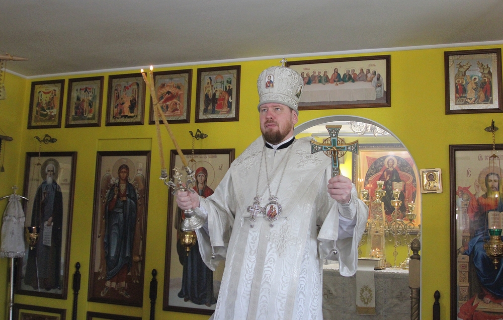 В Лазареву субботу митрополит Владимир совершил литургию в храме святителя Спиридона Тримифунтского