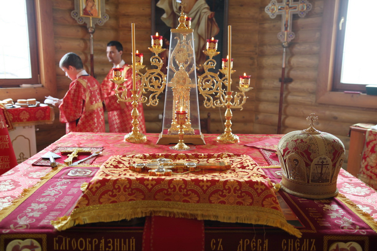 В Светлый вторник епископ Находкинский и Преображенский Николай возглавил Божественную литургию в храме в честь Иверской иконы Божией Матери пгт. Смоляниново