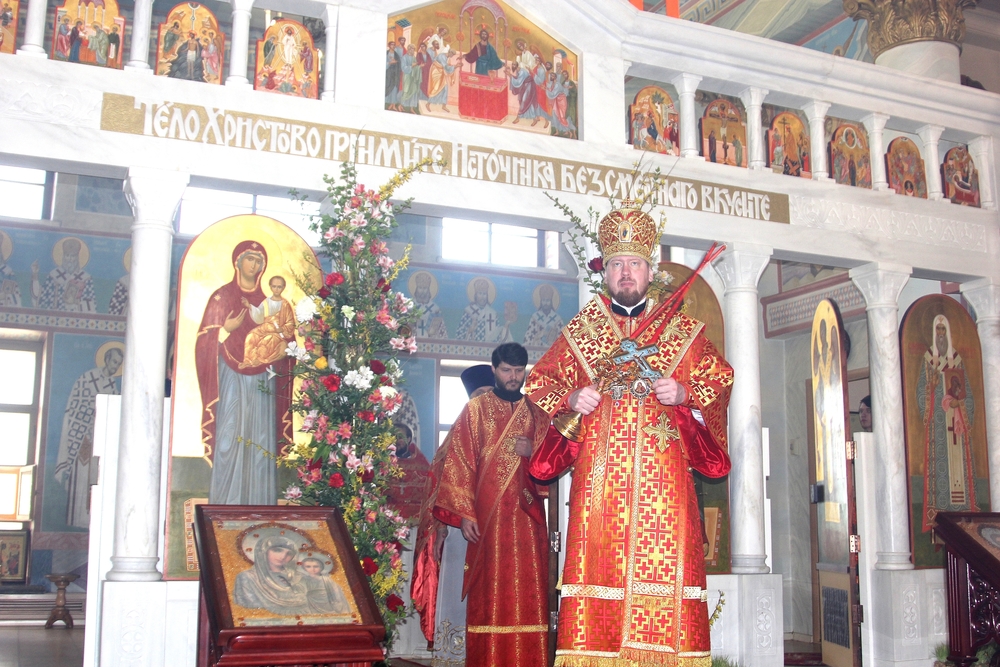 В Светлую субботу митрополит Владимир возглавил литургию в Казанском храме