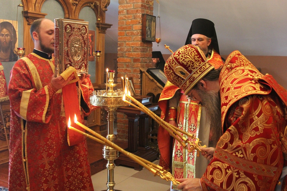 Епископ Иннокентий совершил малое освящение храма в честь Воздвижения Креста Господня