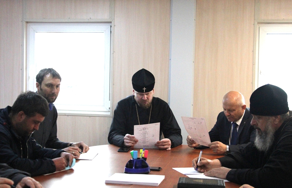 Митрополит Владимир возглавил совещание на строительной площадке Спасо-Преображенского собора