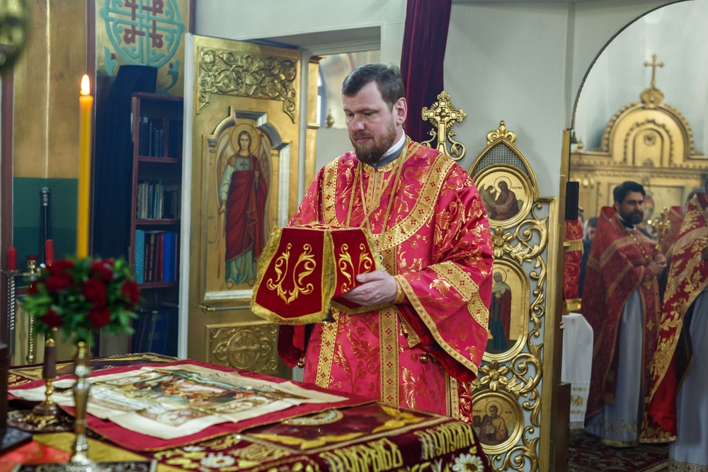 В среду Светлой седмицы митрополит Владимир возглавил литургию в Покровском храме Уссурийска