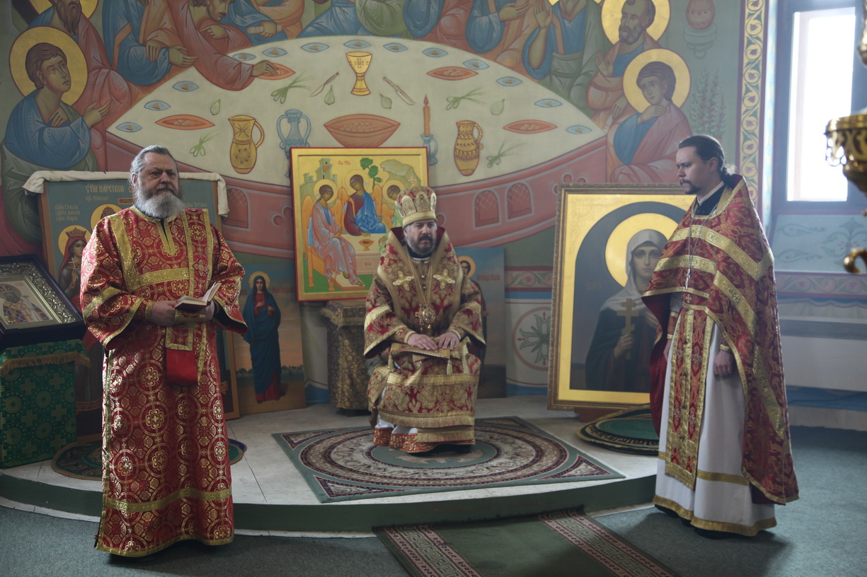 В день памяти апостола и евангелиста Иоанна Богослова епископ Николай возглавил Божественную литургию в Казанском Кафедральном соборе г. Находки