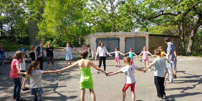 Добровольцы навестили детей