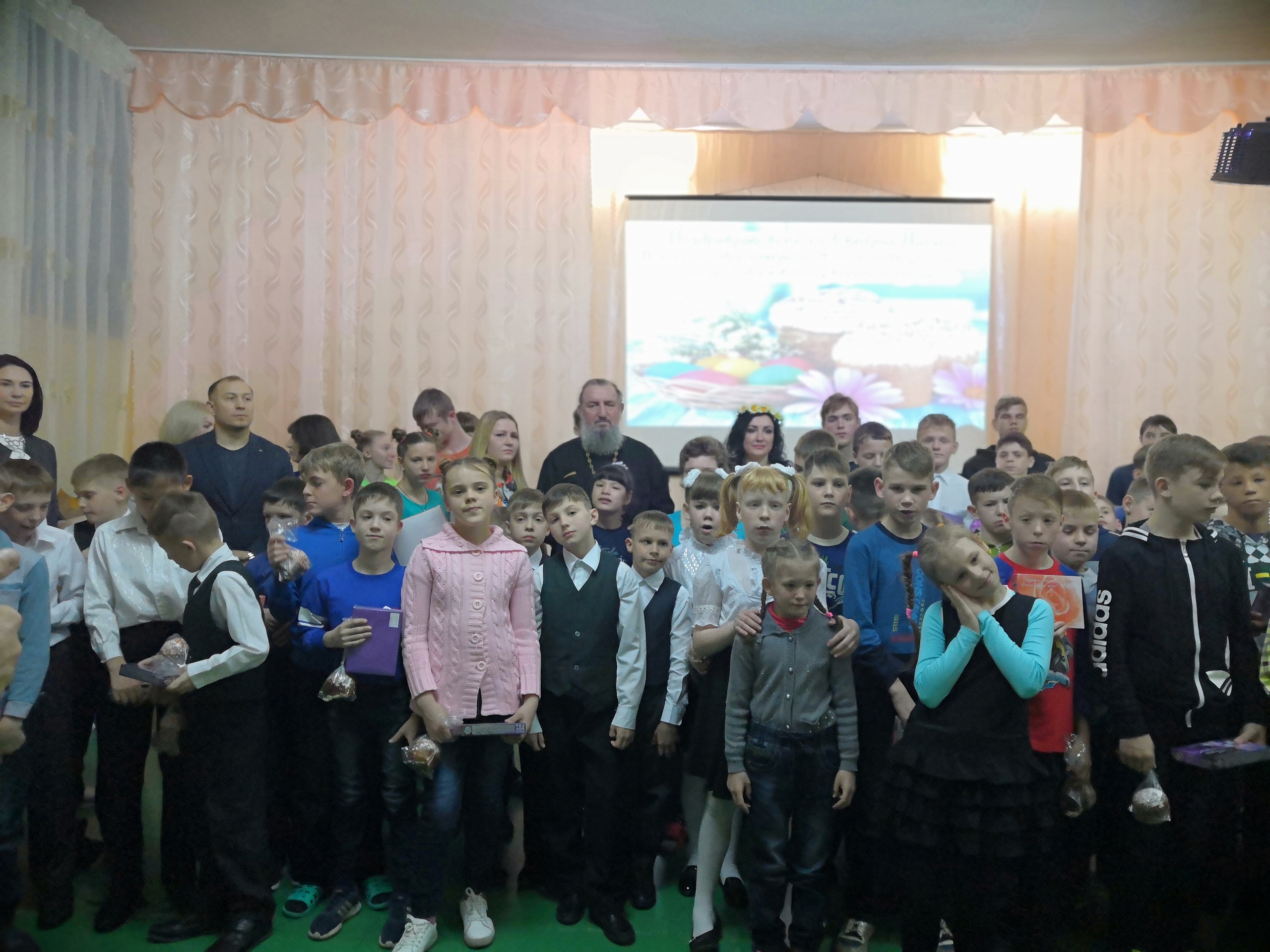 Воспитанников и педагогов детских социальных учреждений г. Находка поздравили с Праздником Пасхи