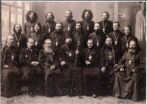 8-й съезд епархиального духовенства 1913 г. Владивосток. Андрей Зимин сидит в первом ряду второй справа-налево
