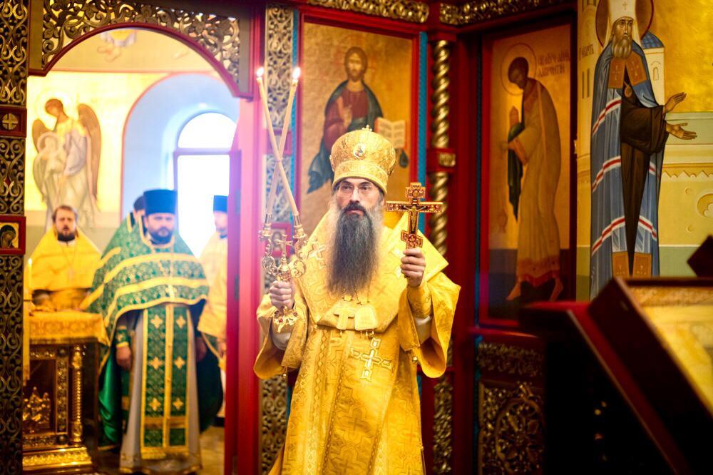 Епископ Уссурийский Иннокентий возглавил Божественную литургию в престольный праздник Хабаровской духовной семинарии