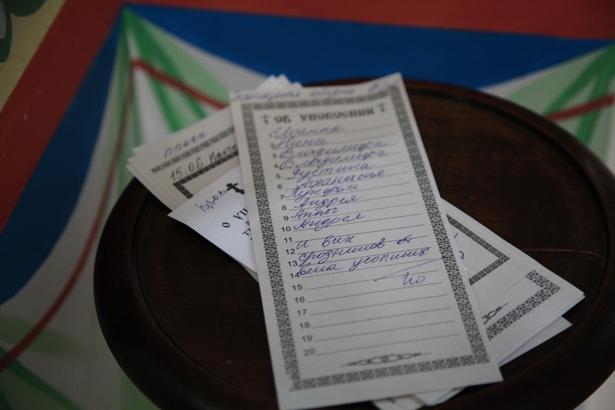 В Троицкую родительскую субботу епископ Находкинский и Преображенский Николай возглавил Божественную литургию в Казанском Кафедральном соборе г. Находки