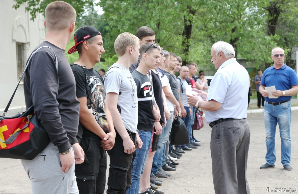 Священник благословил будущих солдат (+ Фото)