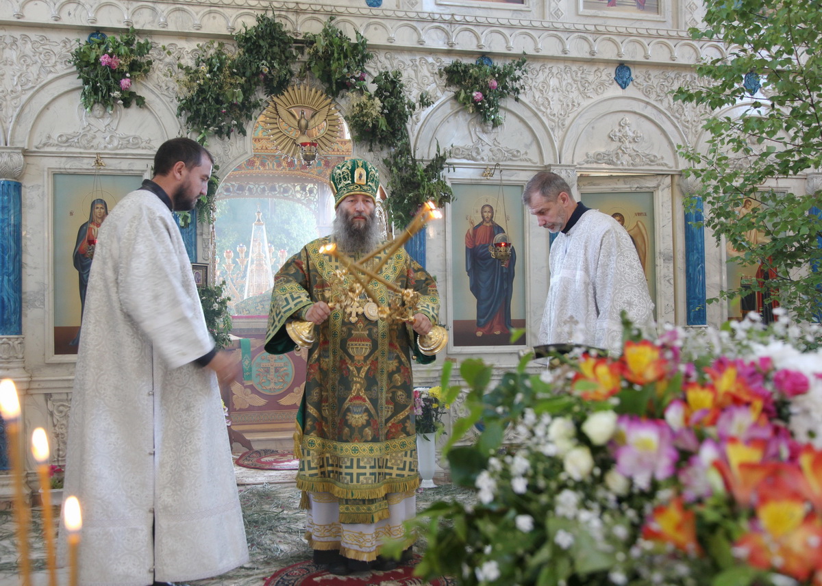 Архиерейское богослужение в день Святого Духа (+ Фото)