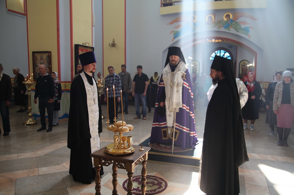 В праздник Вознесения Господня епископ Находкинский и Преображенский Николай совершил Божественную литургию в Казанском Кафедральном соборе