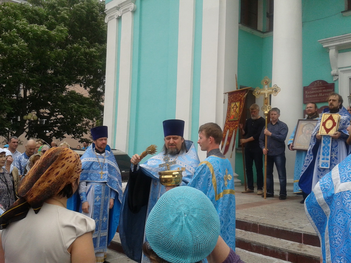 В храме Казанской иконы Божией Матери Владивостока отметили 20-летие первого богослужения