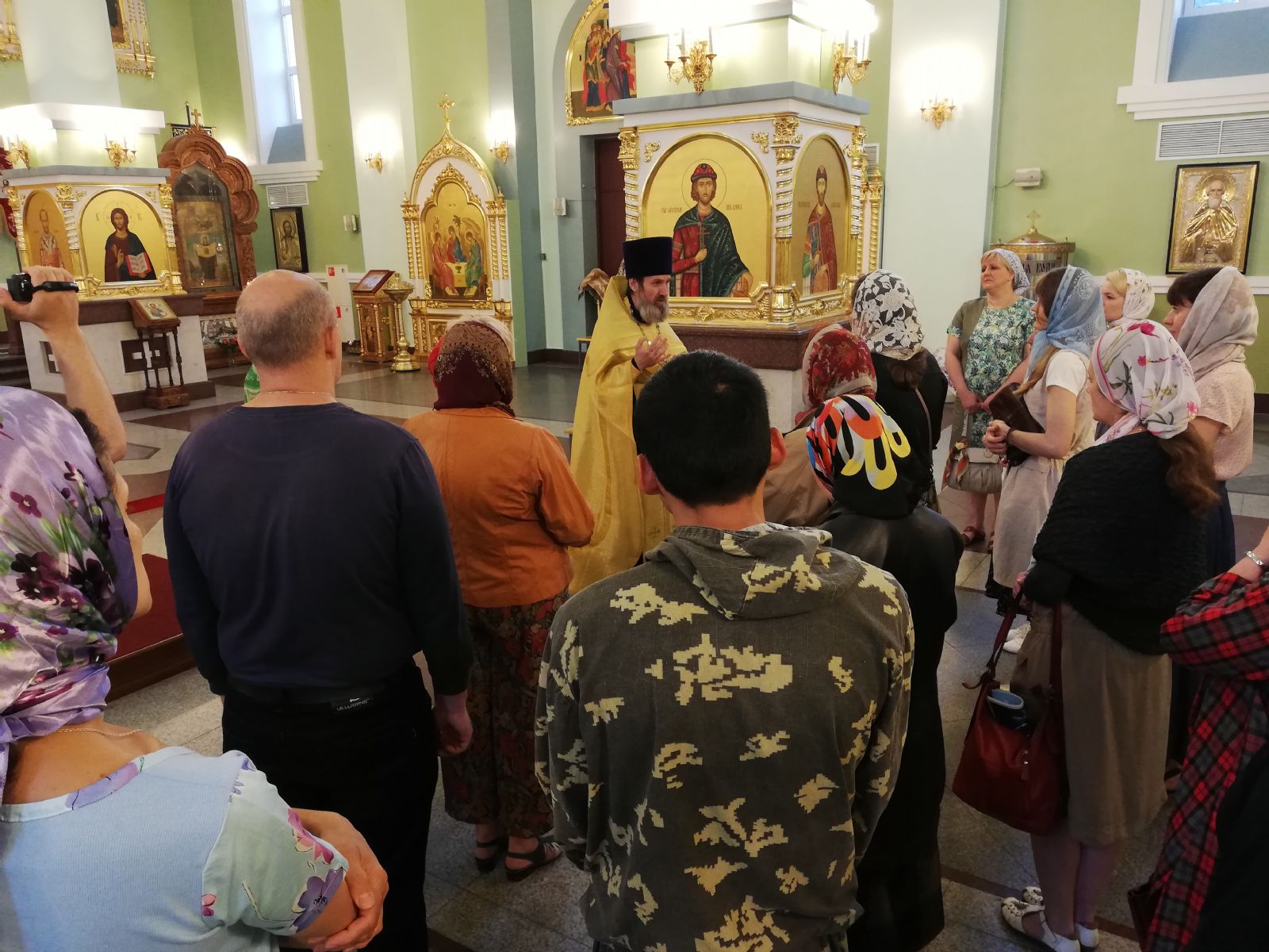 В Покровском кафедральном соборе Владивостока состоялась экскурсия по храму