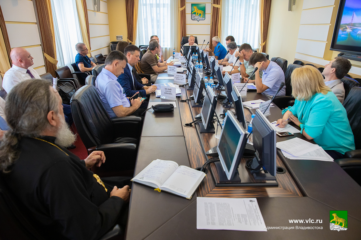 В администрации Владивостока обсудили вопросы строительства Спасо-Преображенского собора