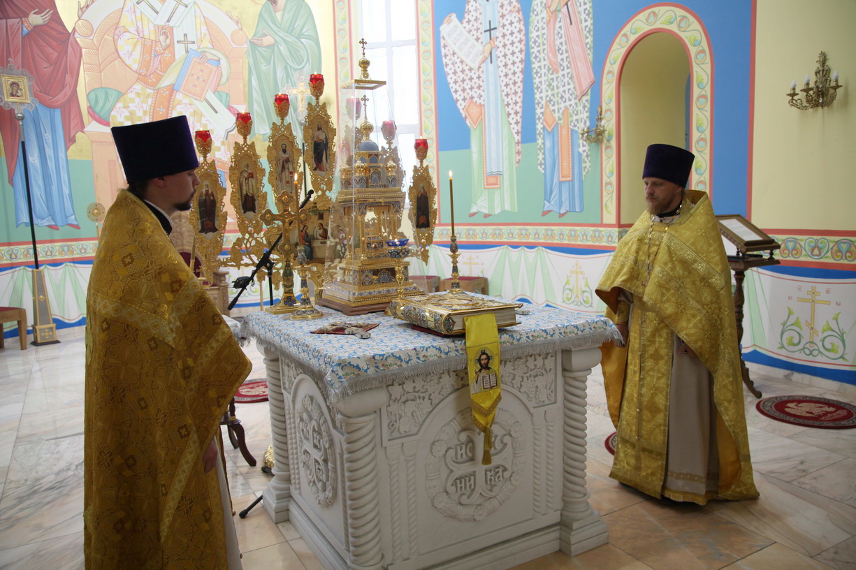 В неделю 4-ю по Пятидесятнице епископ Находкинский и Преображенский Николай совершил Божественную литургию в Казанском Кафедральном соборе г. Находки.