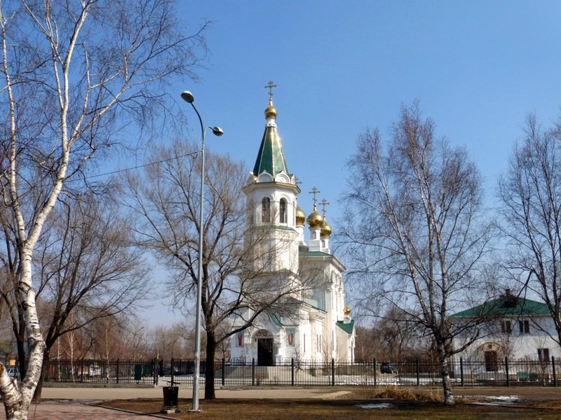 В уссурийском храме святителя Николая Чудотворца отпраздновали День Крещения Руси литургией и молебном