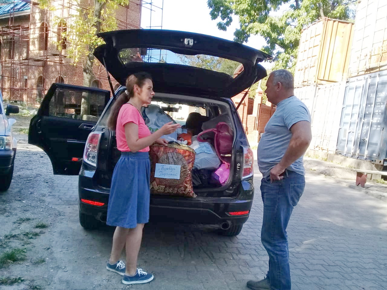 Гуманитарную помощь, собранную прихожанами Покровского собора, передали нуждающимся семьям из Партизанска