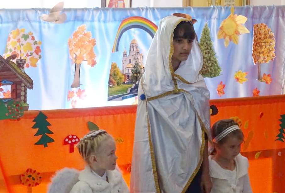 Учащиеся воскресной школы подготовили к престольному празднику спектакль