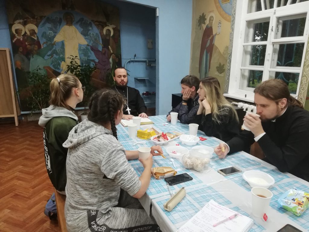Активисты молодежного отдела Покровского собора провели очередную встречу