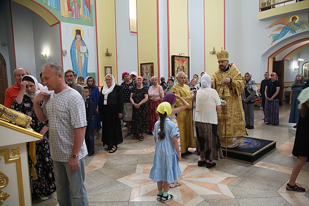 Епископ Находкинский и Преображенский Николай возглавил Всенощное бдение в Казанском соборе.