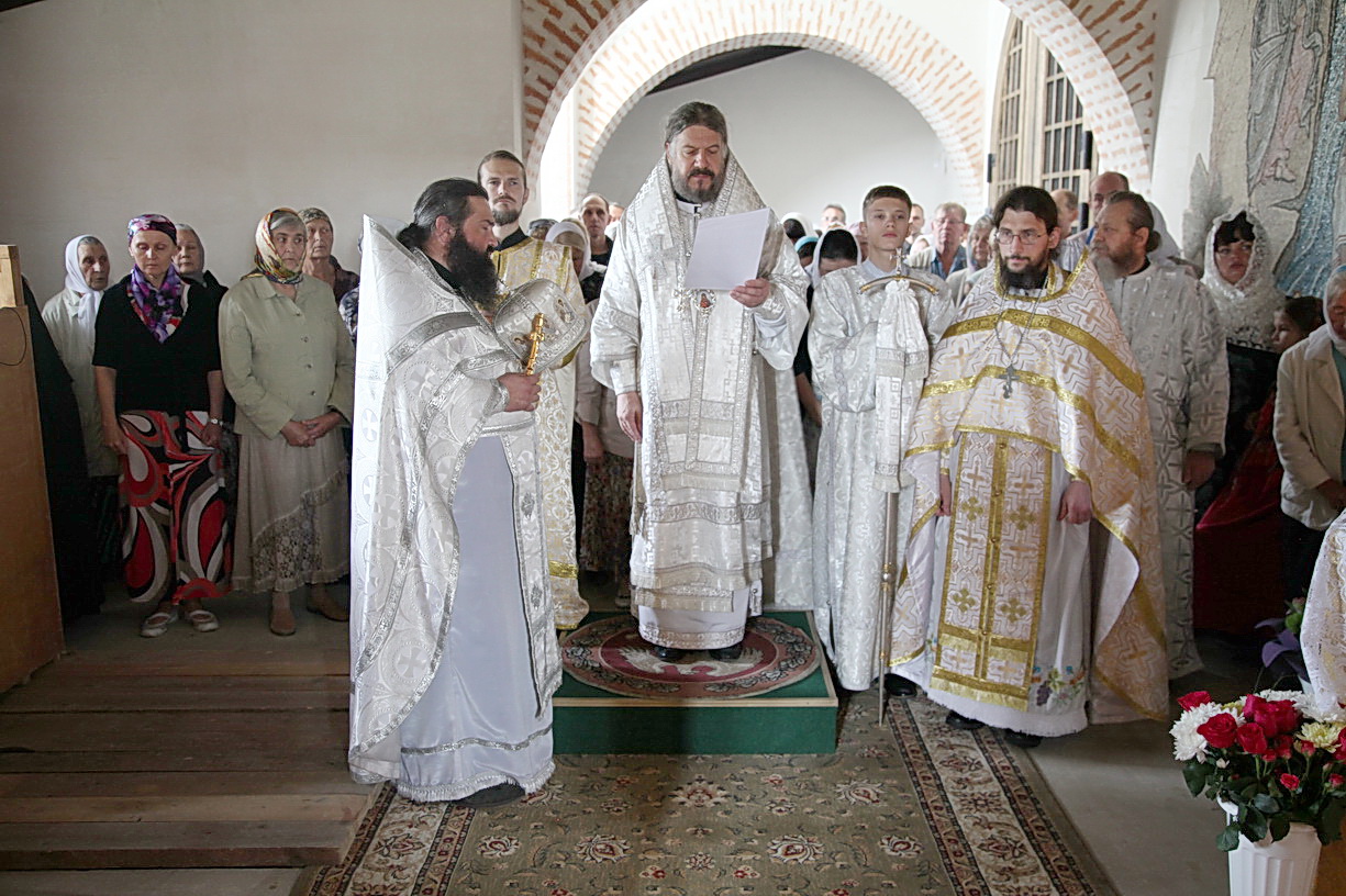 Епископ Находкинский и Преображенский Николай возглавил Божественную литургию в Свято-Максимовском храме.