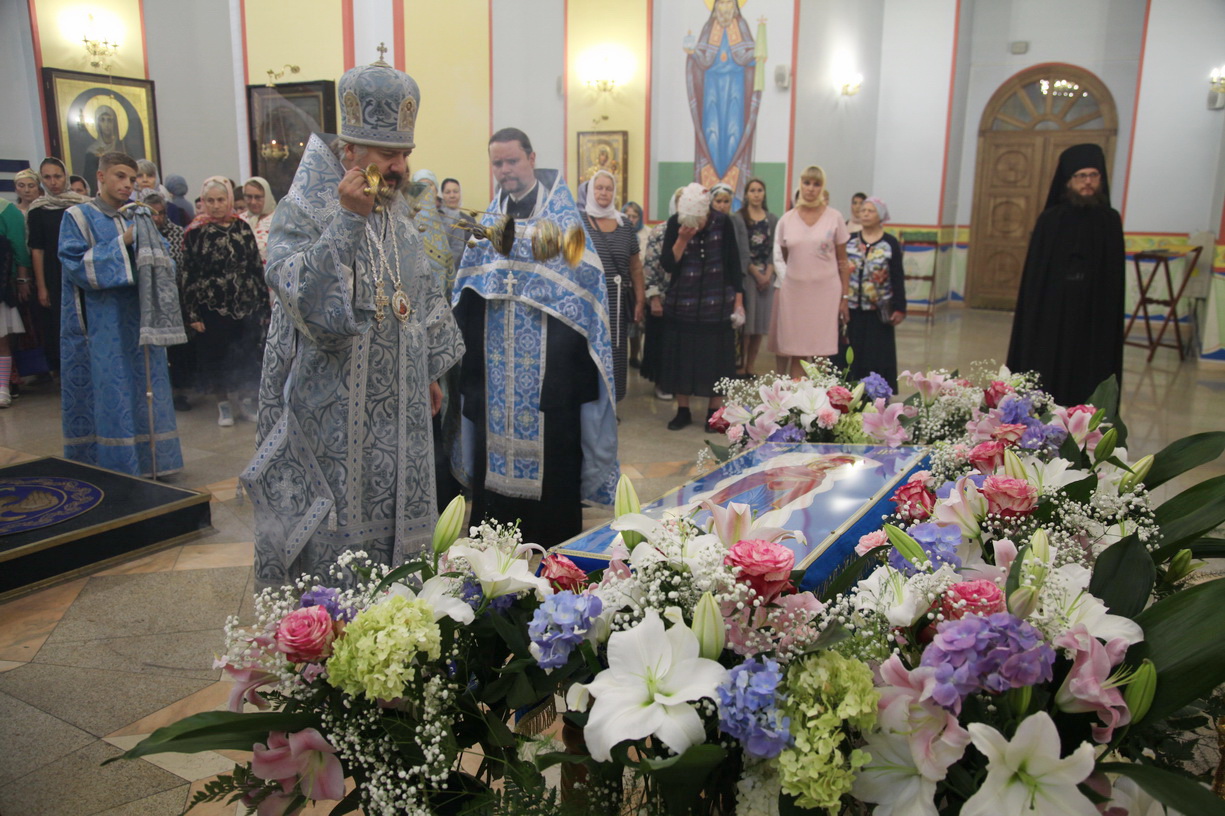 В канун праздника Успения епископ Николай совершил всенощное бдение в Казанском соборе.
