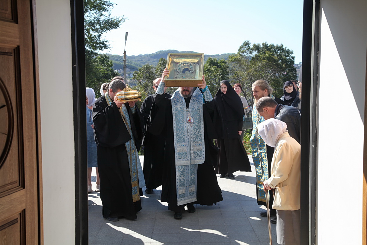 Святыни Вышенского монастыря встретили в Находкинской епархии.