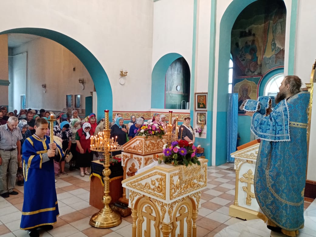 Успенский храм во Владимиро-Александровском отметил свой престольный праздник.