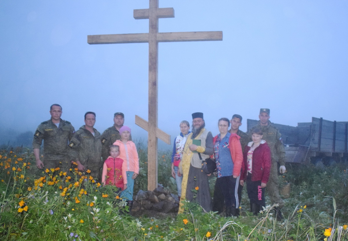 Сказ о том, как протоиерей Вячеслав Брегеда в Самаргу летал да Крест устанавливал (часть 1) (+ Фото)