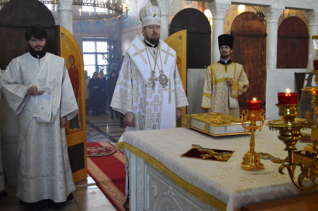 Митрополит Владимир совершил Божественную литургию в храме Казанской иконы Божией Матери города Владивостока