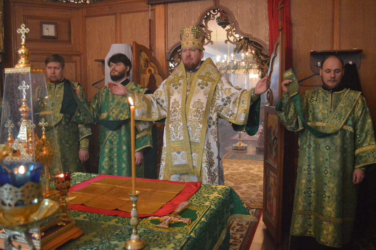Глава Приморской митрополии совершил литургию в Свято-Серафимовском мужском монастыре