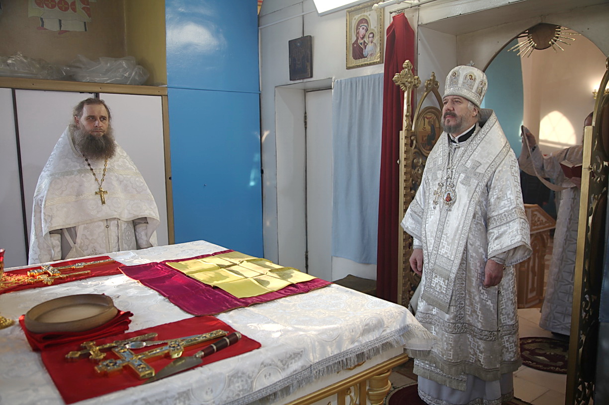 Епископ Николай совершил Божественную литургию в храме в честь Успения Божией Матери с. Владимиро- Александровское.