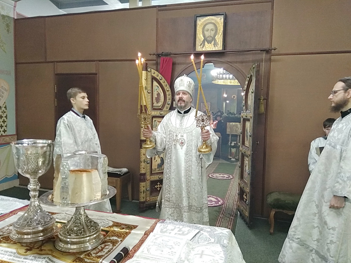 В неделю 32-ю по Пятидесятнице епископ Находкинский и Преображенский Николай совершил Божественную литургию в Казанском Кафедральном соборе г. Находки.