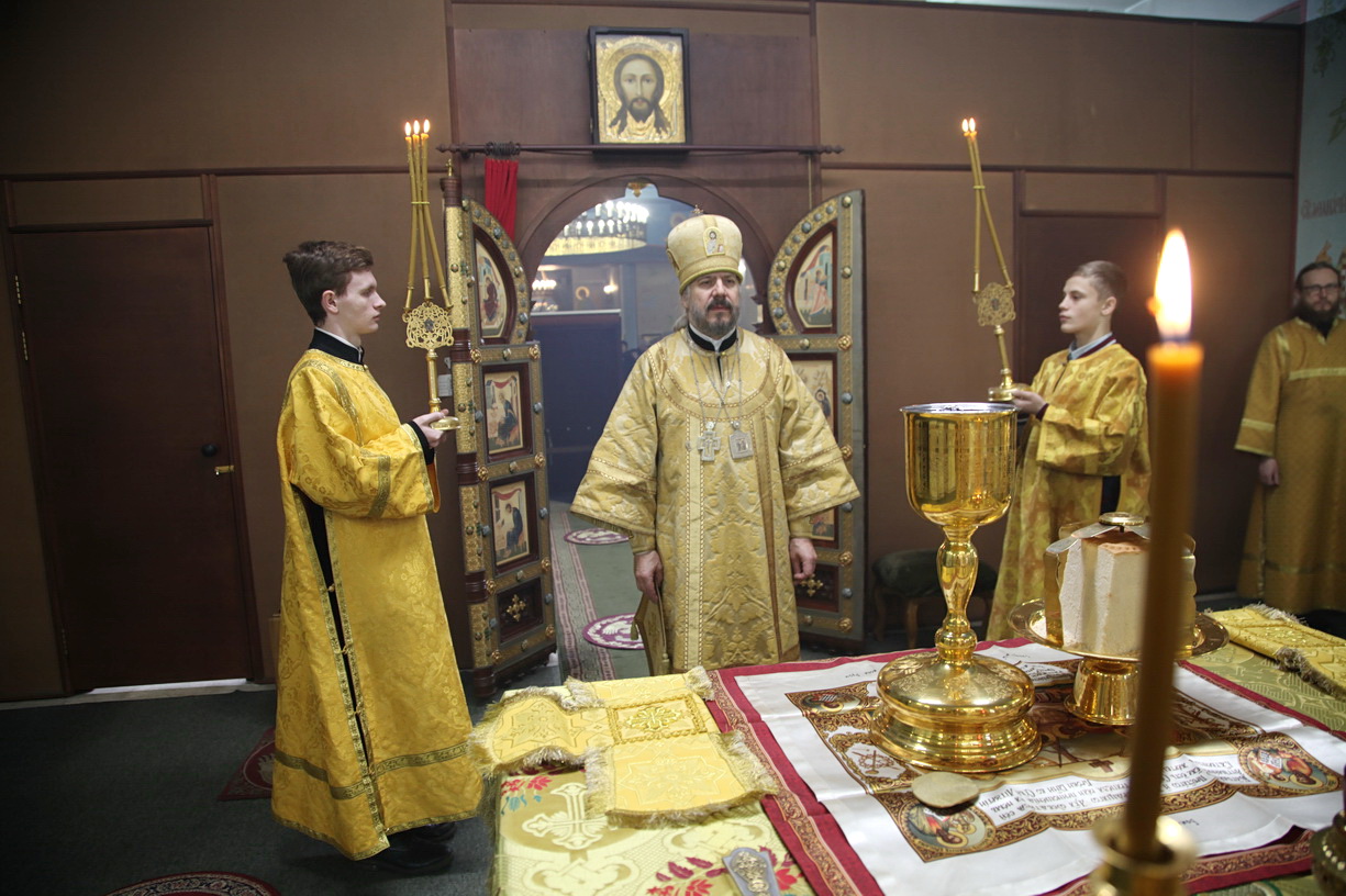 В неделю 29-ю по Пятидесятнице епископ Находкинский и Преображенский Николай совершил Божественную литургию в Казанском Кафедральном соборе г. Находки.