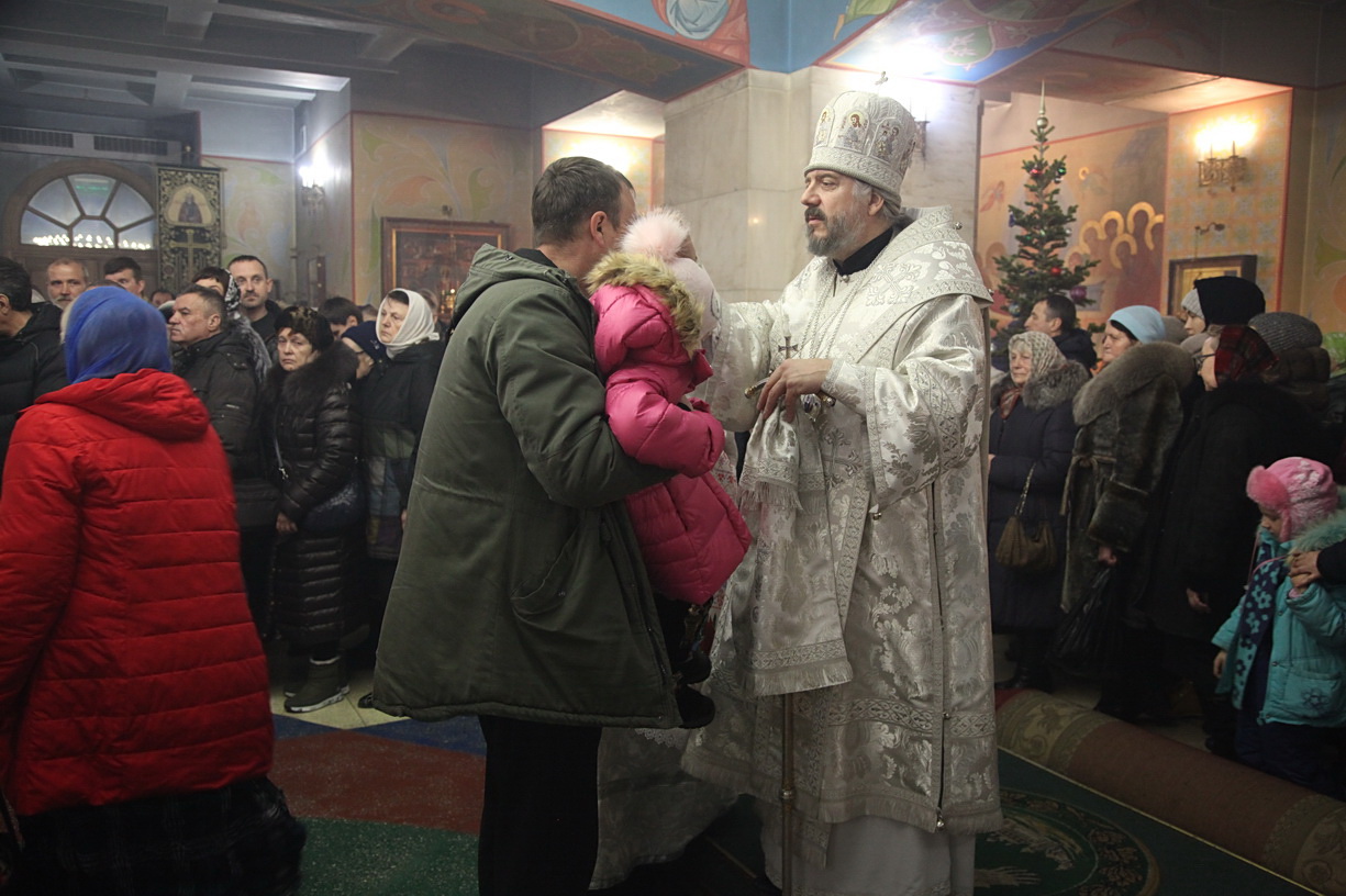 Епископ Николай возглавил Рождественское вечернее богослужение.