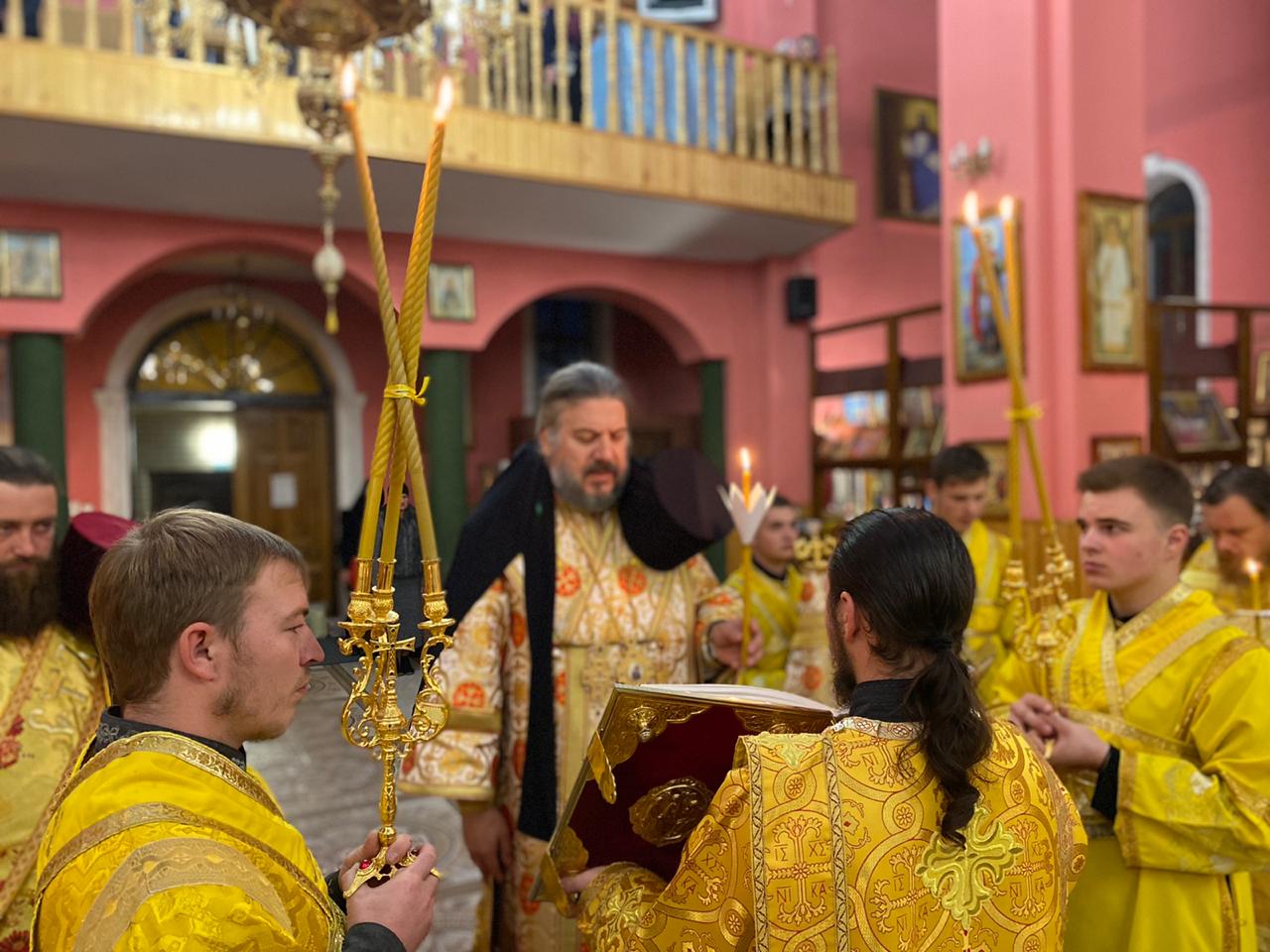 Епископ Находкинский и Преображенский Николай возглавил всенощное бдение в Иоанно-Богословском монастыре Черновицкой области Украины.