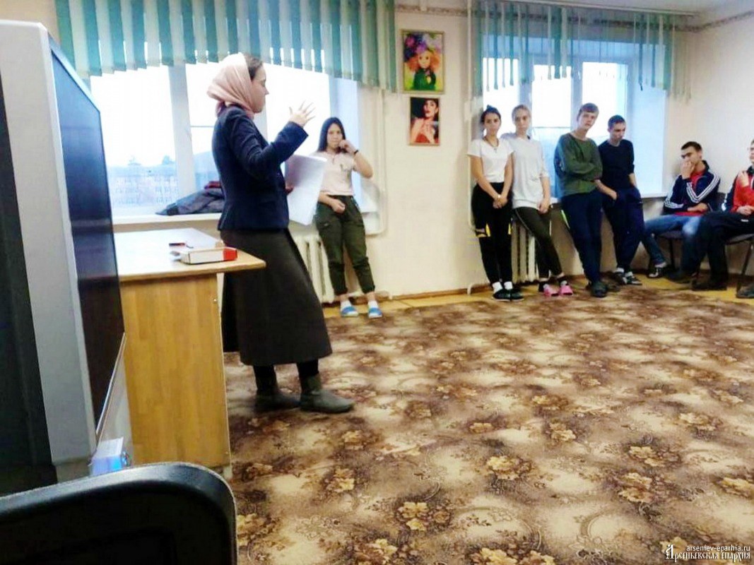 Представитель епархии провел беседу с учащимися Приморского индустриального колледжа об эпохе Петра I (+ Фото)