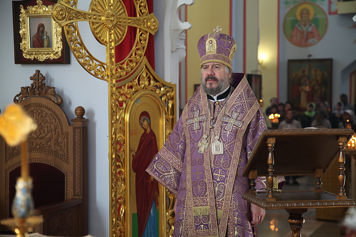 В неделю 17-ю по Пятидесятнице епископ Находкинский и Преображенский Николай совершил Божественную литургию в Казанском Кафедральном соборе г. Находки.