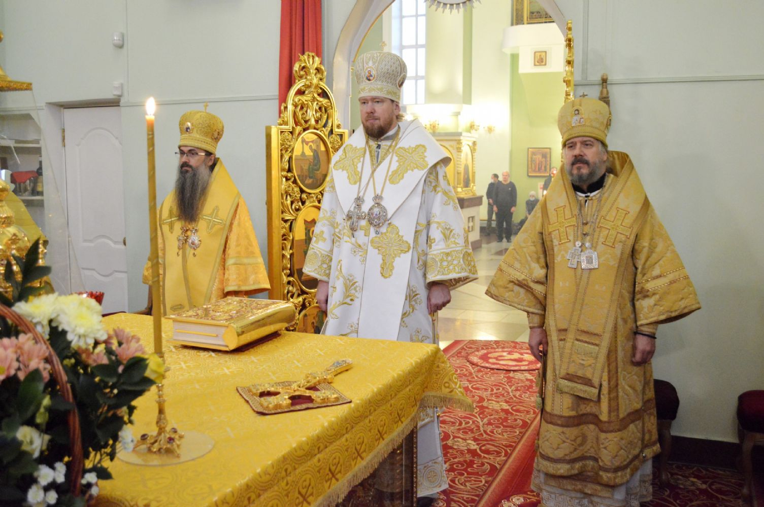 Митрополит Владимир возглавил Божественную литургию в Покровском соборе в день своего рождения.