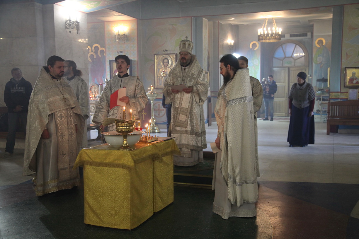 Епископ Находкинский и Преображенский Николай совершил Божественную литургию.
